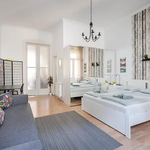 Apartment K10 - Kazinczy Street Heritage - Location By Bqa, Budapest